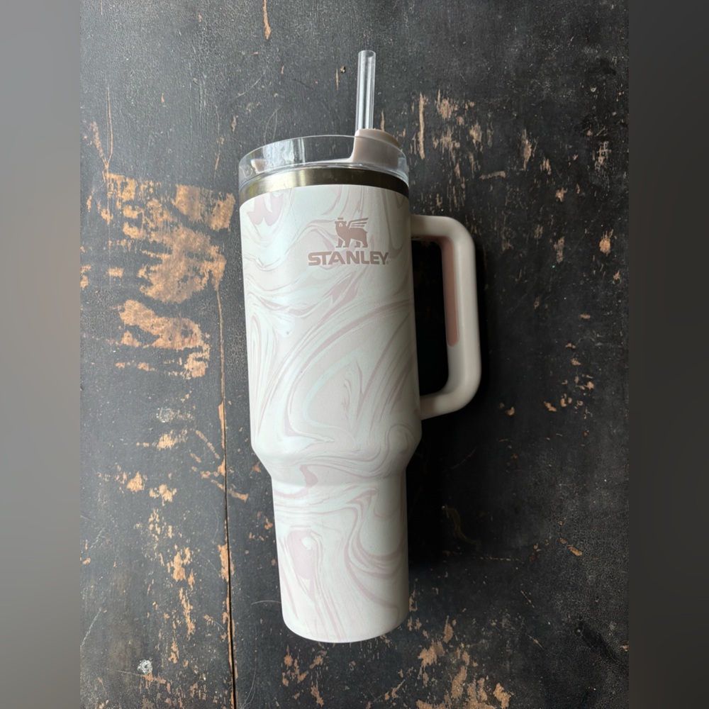 40oz Stanley Quencher H2.0 FlowStateTumbler with Straw